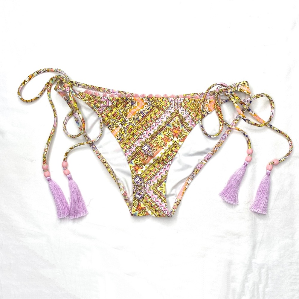 Victoria’s Secret string bikini bottom S like new